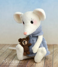 Load image into Gallery viewer, Crochet pattern - Mouse Milla