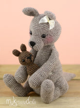 Load image into Gallery viewer, Crochet pattern - Kangaroo Bella