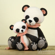 Afbeelding in Gallery-weergave laden, MINI Haakpatroon - Mini Mijn Kleine Pandabeer